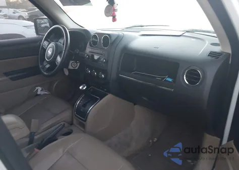 2015 Jeep Patriot High Altitude Edition z USA, uszkodzony, nr VIN 1C4NJPFA1FD296949